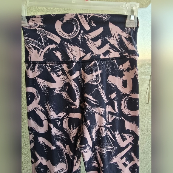 Lululemon Athletica Pink and Black Patterned Leggings - Picture 4 of 14